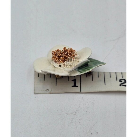 Vintage White Magnolia Porcelain Flower Brooch With Gold-Tone Center Leaf Detail - Picture 7 of 7